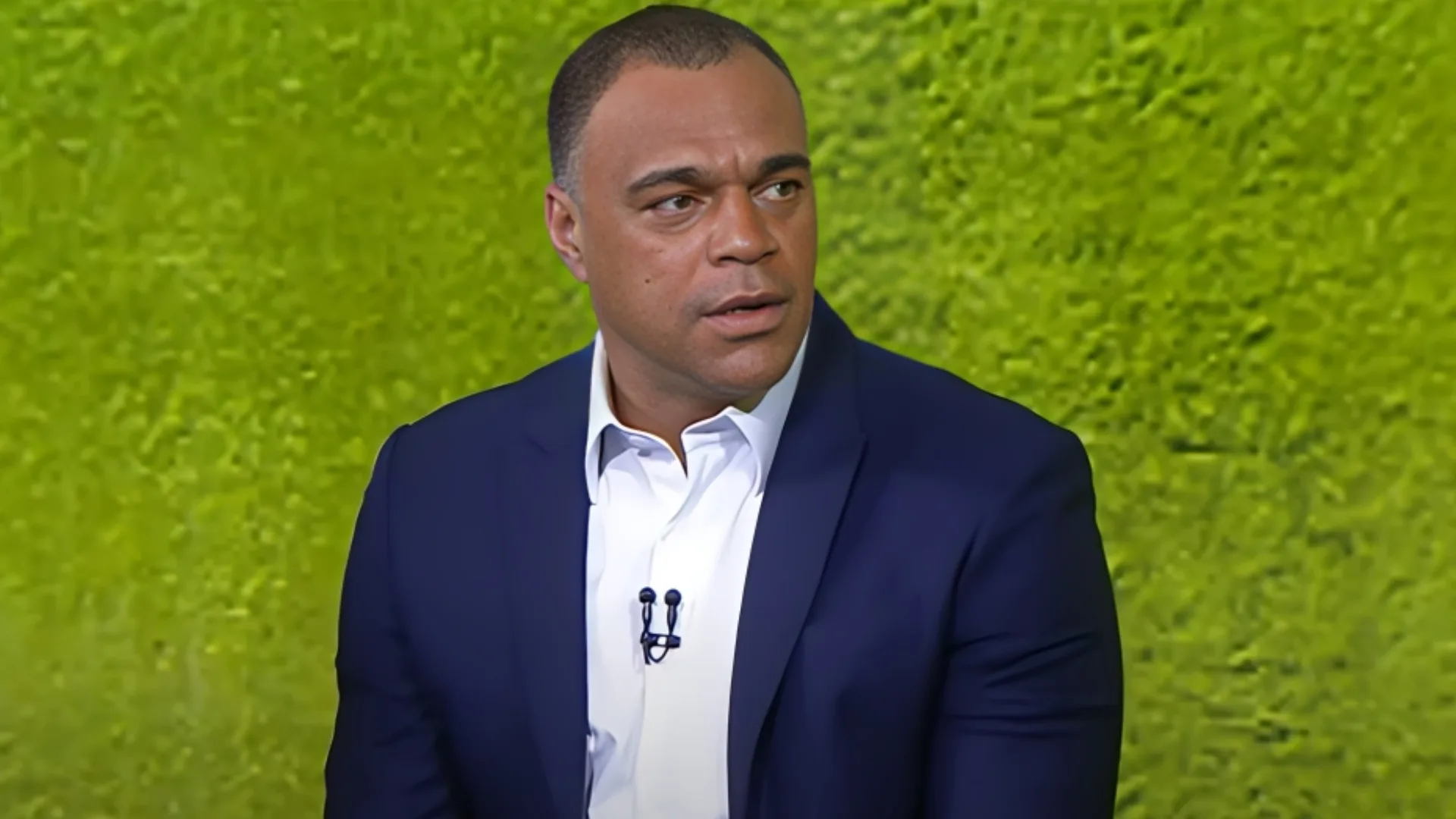 Denílson aponta próximo técnico demitido no Brasileirão: “Tá fora”