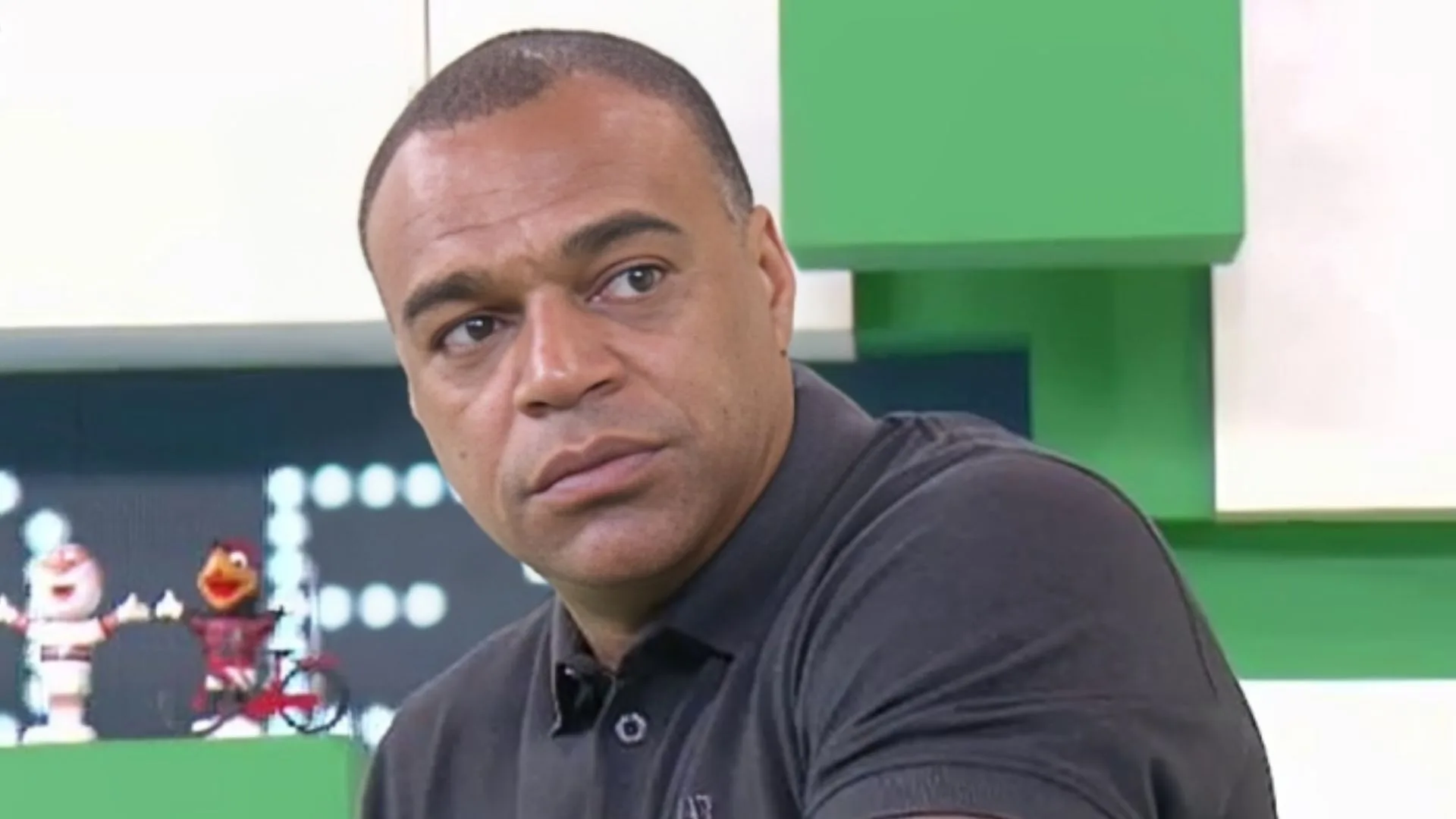 Denílson projeta título do Brasileirão após tropeço do Botafogo: “Surpreende”