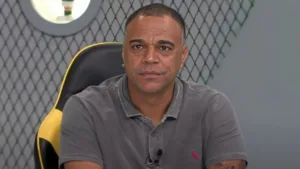 Denílson sinaliza time “imune” aos secadores no Brasileirão: “Não adianta” 