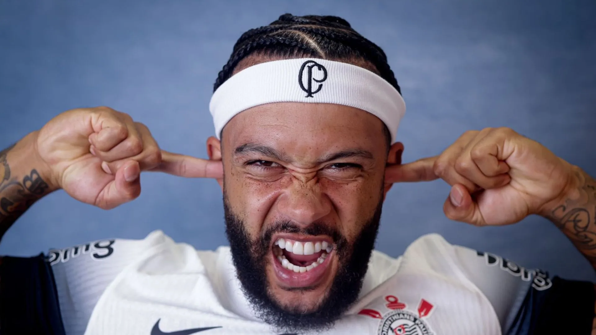 Cicinho vê dois atacantes do Brasileirão acima de Memphis Depay, do Corinthians