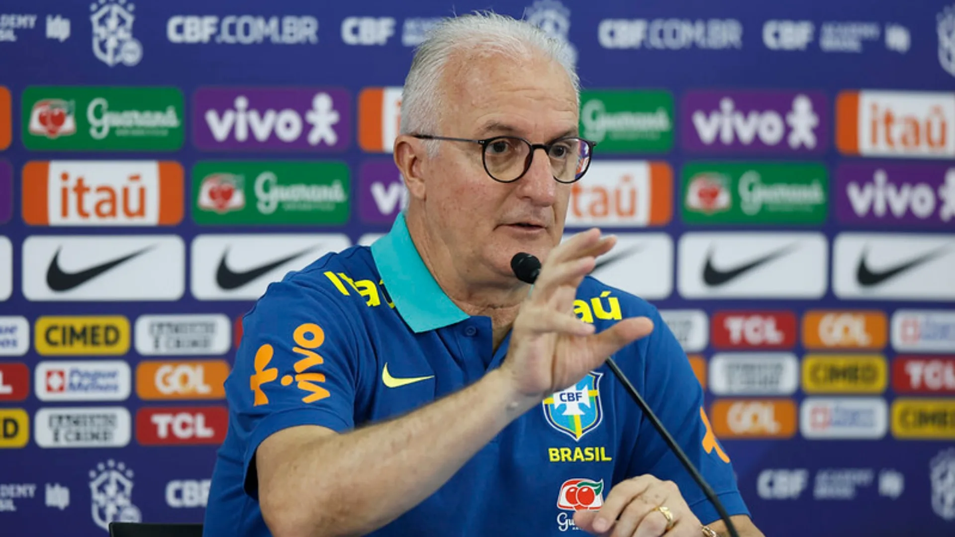 Torcedores se revoltam com Dorival Júnior por substituição na seleção brasileira: “Pior da história”