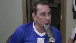 Edmundo se derrete por camisa 10 do futebol brasileiro: “Joga demais” 