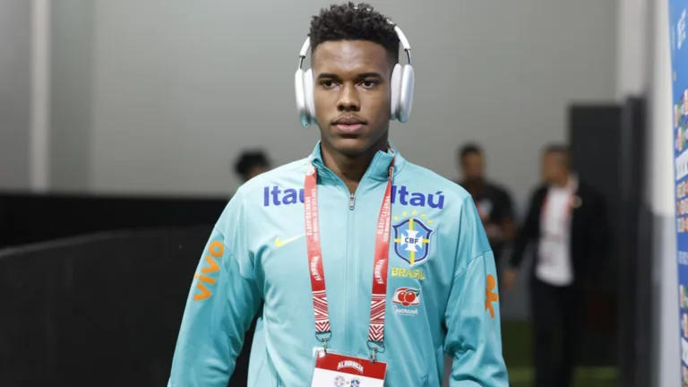 Estêvão, do Palmeiras, elege top-1 ao sinalizar quatro craques da seleção