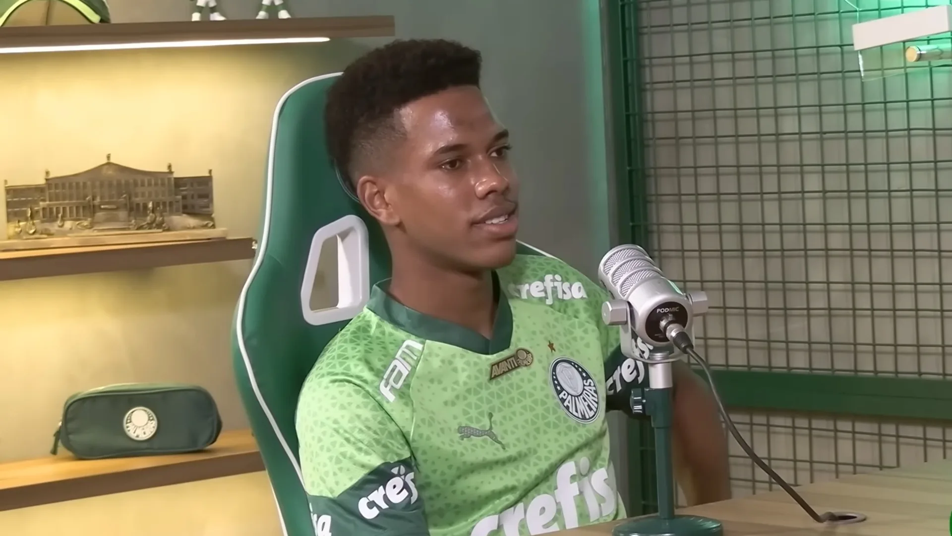 Estêvão responde jornalistas que questionaram ida para o Chelsea: “Vou provar que estão errados”