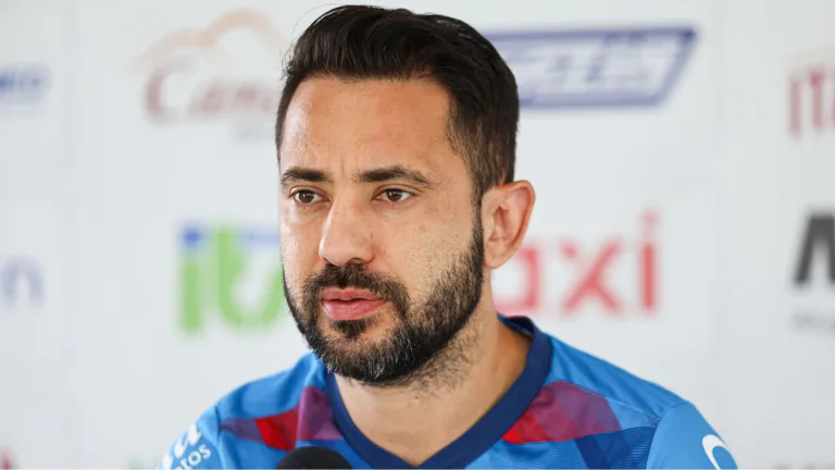 Everton Ribeiro sinaliza torcida diferenciada do futebol brasileiro