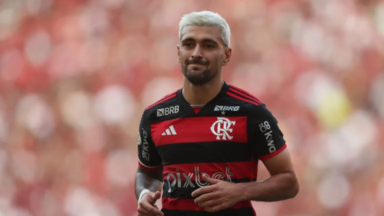 Flamengo informa que Arrascaeta realizou uma artroscopia no joelho direito