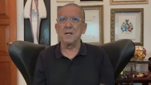 Galvão Bueno exalta técnico do futebol brasileiro: “Vai longe”