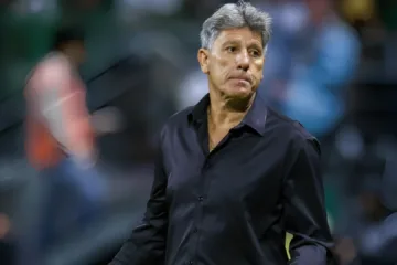 Notícias do Grêmio hoje tem Arezo pedindo para sair, torcida parabenizando Renato Gaúcho e presidente a favor de SAF