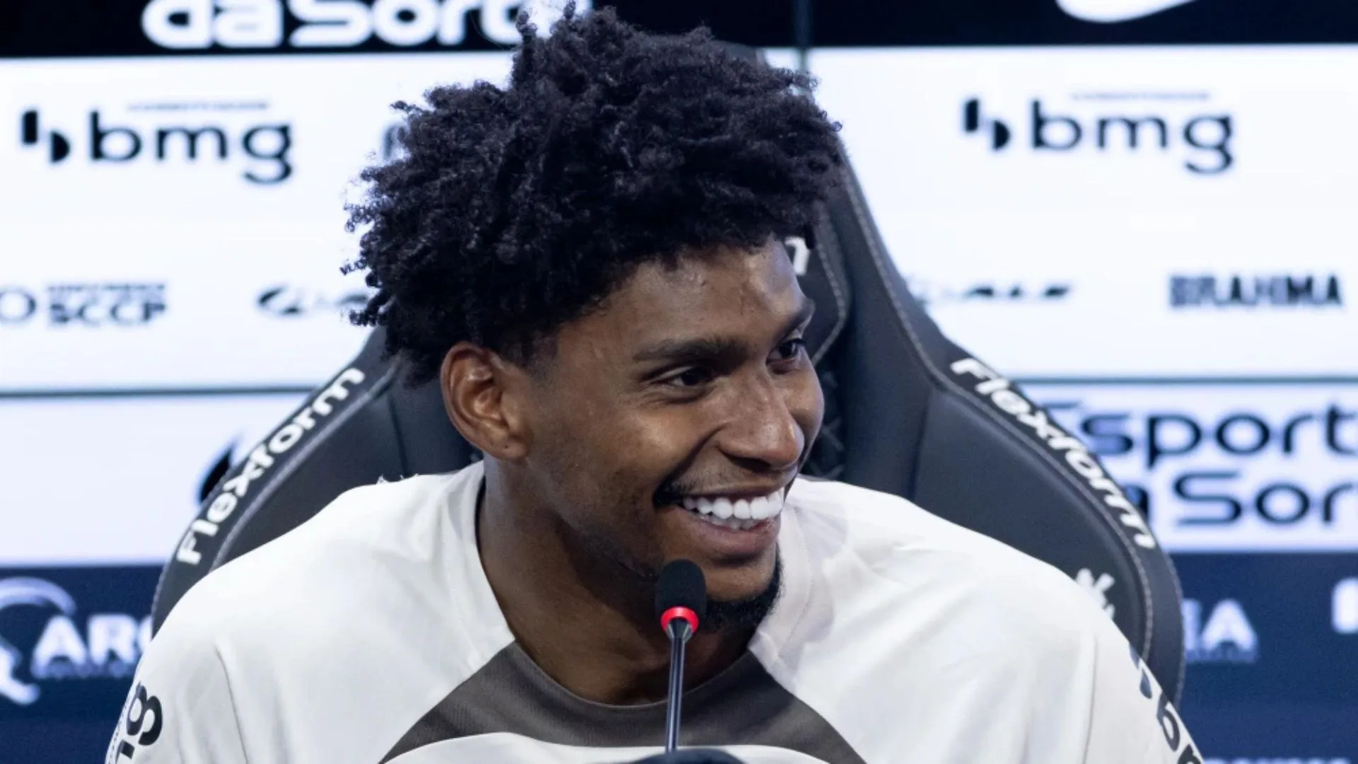 Hugo Souza, do Corinthians, elege torcida diferenciada no Brasil: “Não tem comparação”