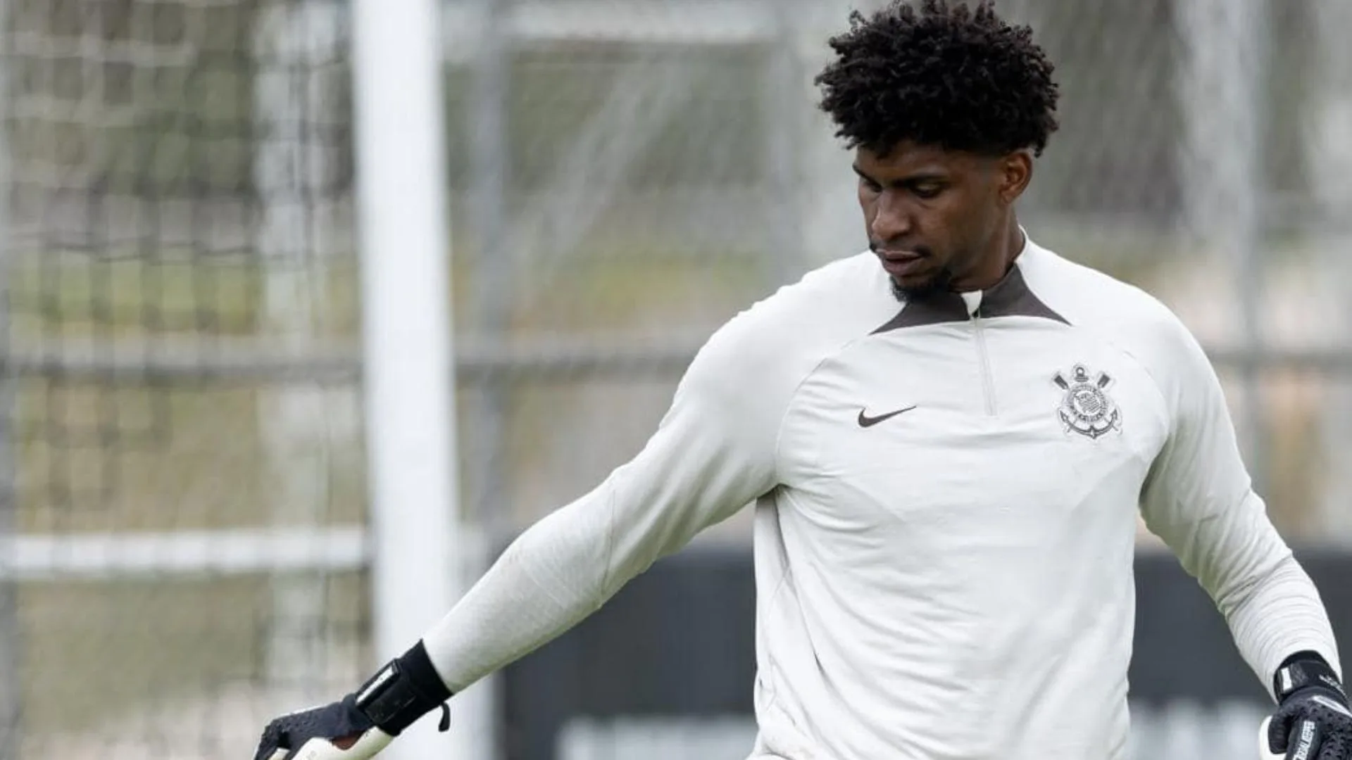 Flamengo recusa nova garantia do Corinthians por Hugo Souza; entenda