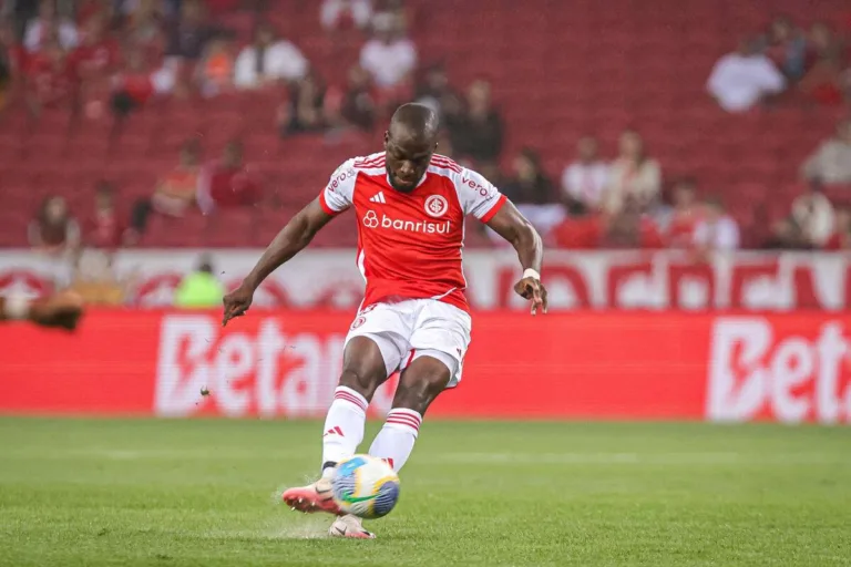 Enner Valencia é mantido pela Seleção do Equador e torcida do Internacional cobra: “Tomem uma atitude”