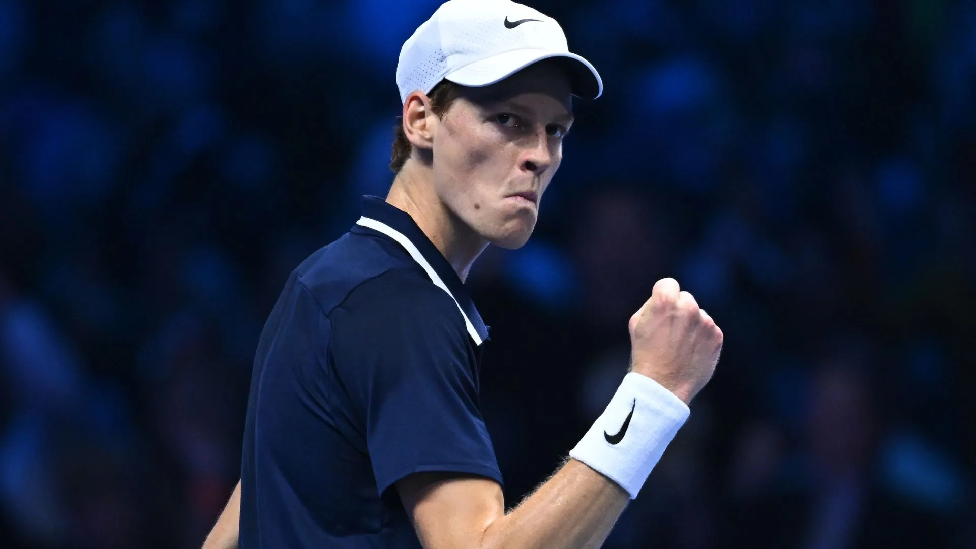  Jannik Sinner é campeão do ATP Finals em casa