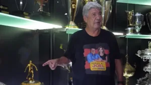 Joel Santana cobra Filipe Luís após eliminação do Flamengo na Copa do Brasil: “Não sei o que passa na cabeça”