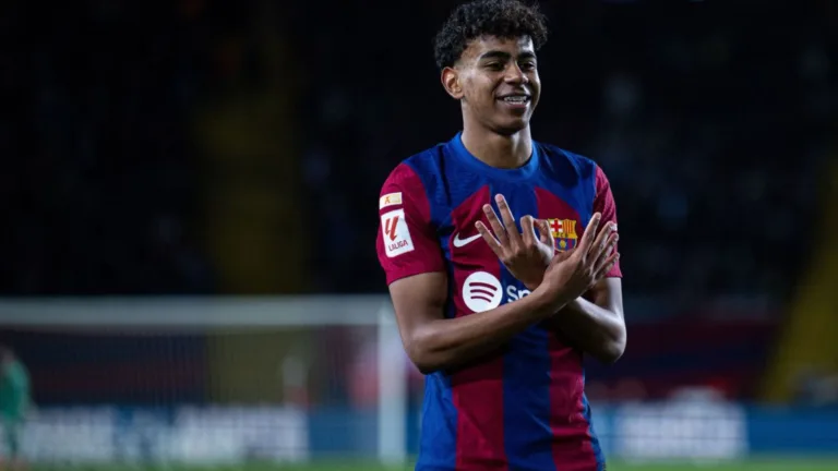 Lamine Yamal descarta sair do Barcelona: “É o clube da minha vida” 