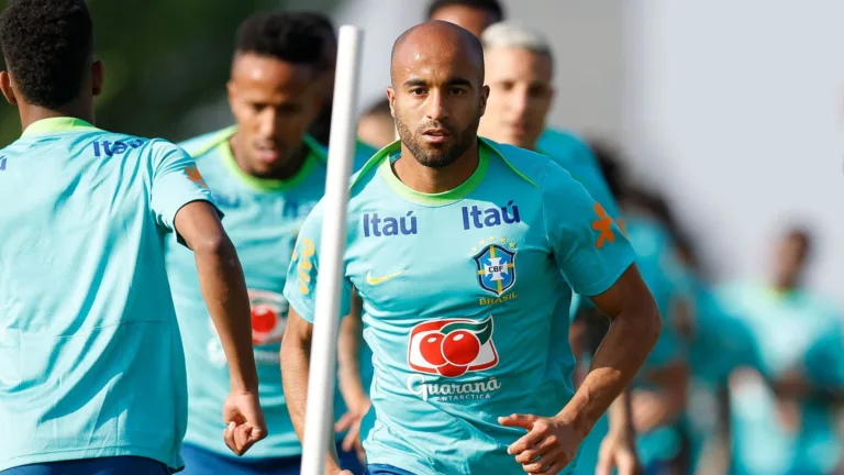 Lucas Moura, do SPFC, banca melhor jogador do futebol brasileiro