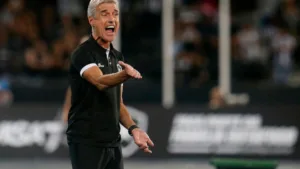 Santos está ‘avançando’ por Luís Castro, diz presidente