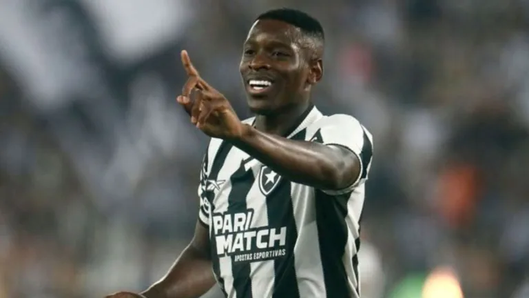 Flávio Prado destaca jogador “infinitamente maior” que Luiz Henrique, do Botafogo