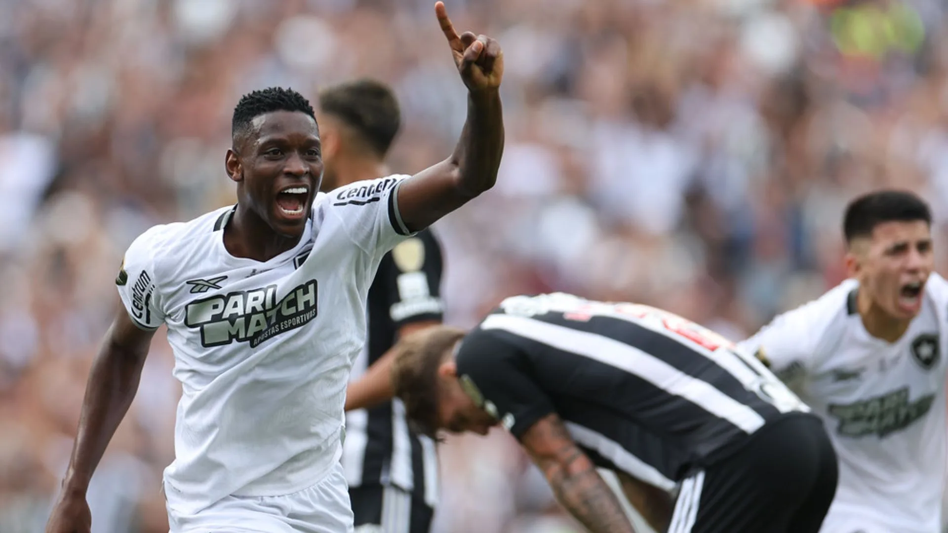 Luiz Henrique deixa aviso aos rivais do Botafogo: “A gente quer”