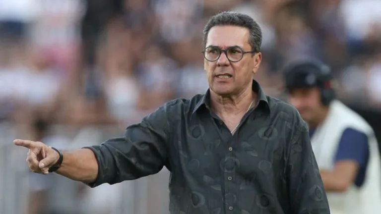 Luxemburgo descarta Flamengo como top-1 e vê Filipe Luís repetindo Diniz: “Chutão também é uma tática”