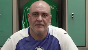 Marcos é provocado e rebate torcedor do Palmeiras: “Preciso da sua permissão?”