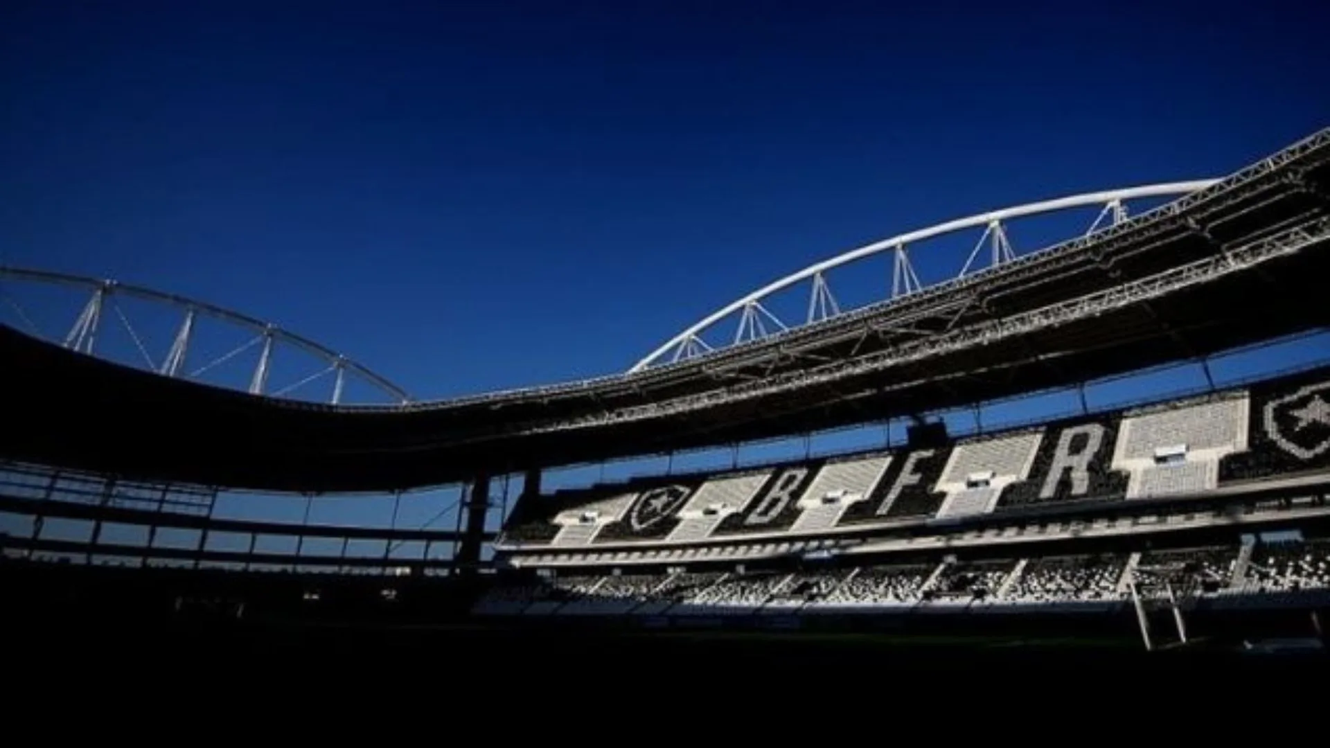 Vasco deve usar o Nilton Santos durante reforma de São Januário