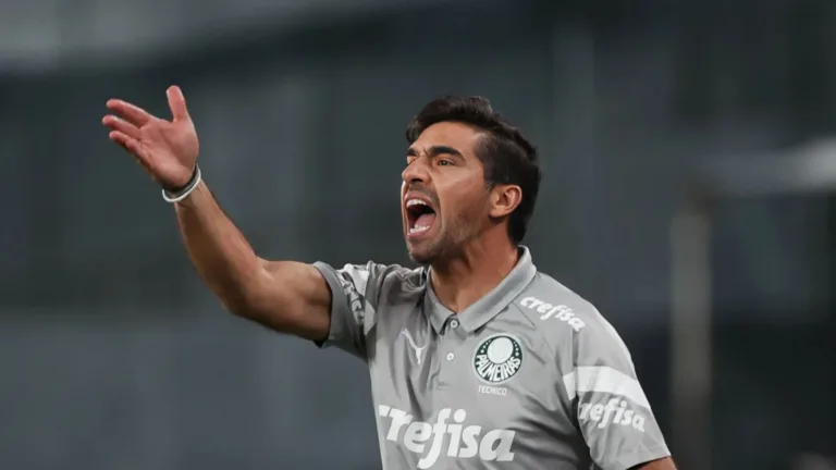 Renato Maurício Prado sinaliza campeão do Paulistão: “Melhor que o Palmeiras”