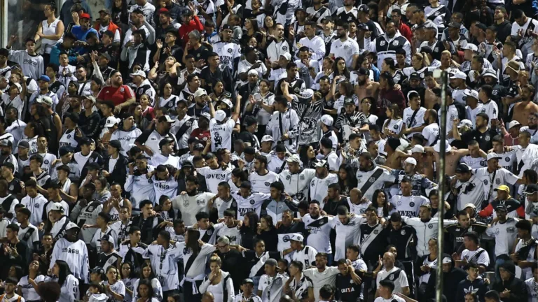 Ponte Preta publica carta aberta aos torcedores após queda