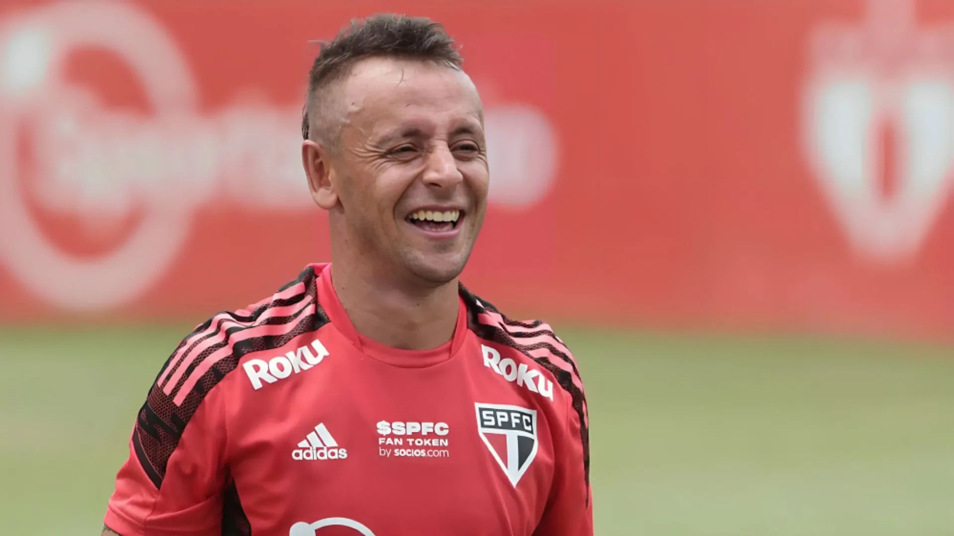 Rafinha, do SPFC, elege torcida diferente do Brasil: “Loucura”