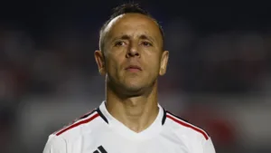 Rafinha, do SPFC, aponta técnico exemplar do Brasil hoje