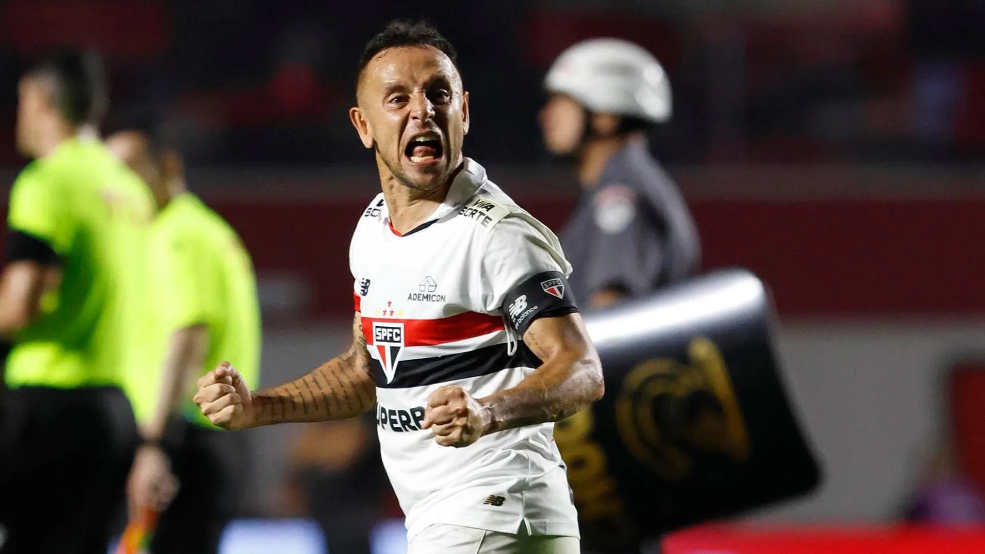 Rafinha, do SPFC, surpreende e crava técnico diferenciado do futebol