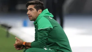 Rivellino surpreende e alerta Abel Ferreira no Palmeiras: “Grande problema”