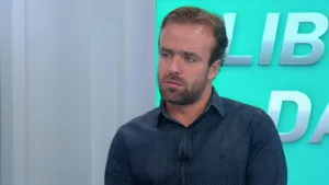Roger Flores vê time em “queda livre” no futebol brasileiro: “Não funciona”