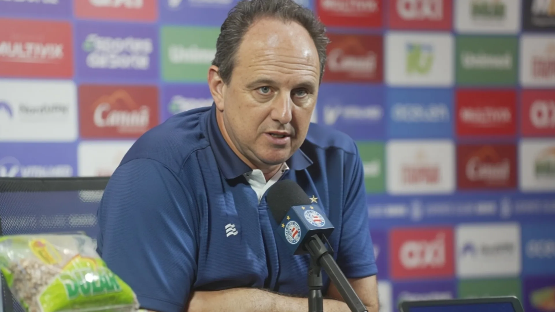 Denílson reage à declaração de Ceni após a derrota para o São Paulo