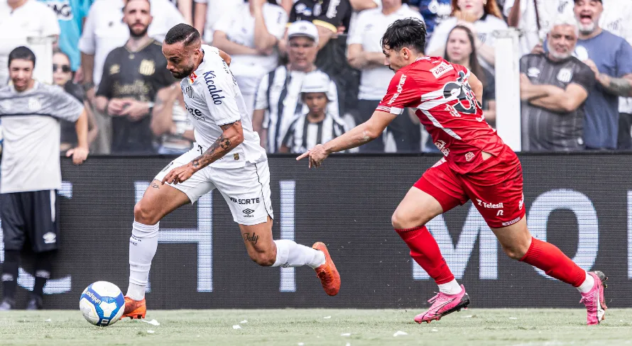 Santos perde para o CRB na Vila Belmiro em partida de muitos erros de ataque