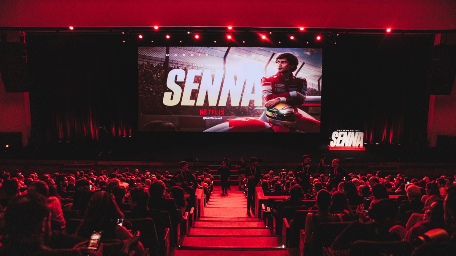 Premiere de Senna, da Netflix, reúne elenco e celebridades em SP