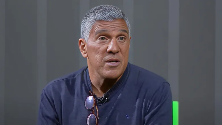 Silas aponta goleiro diferenciado no futebol brasileiro: “Fantástico”