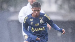 Santos tem joia pretendida por Chelsea e Barcelona, diz jornal