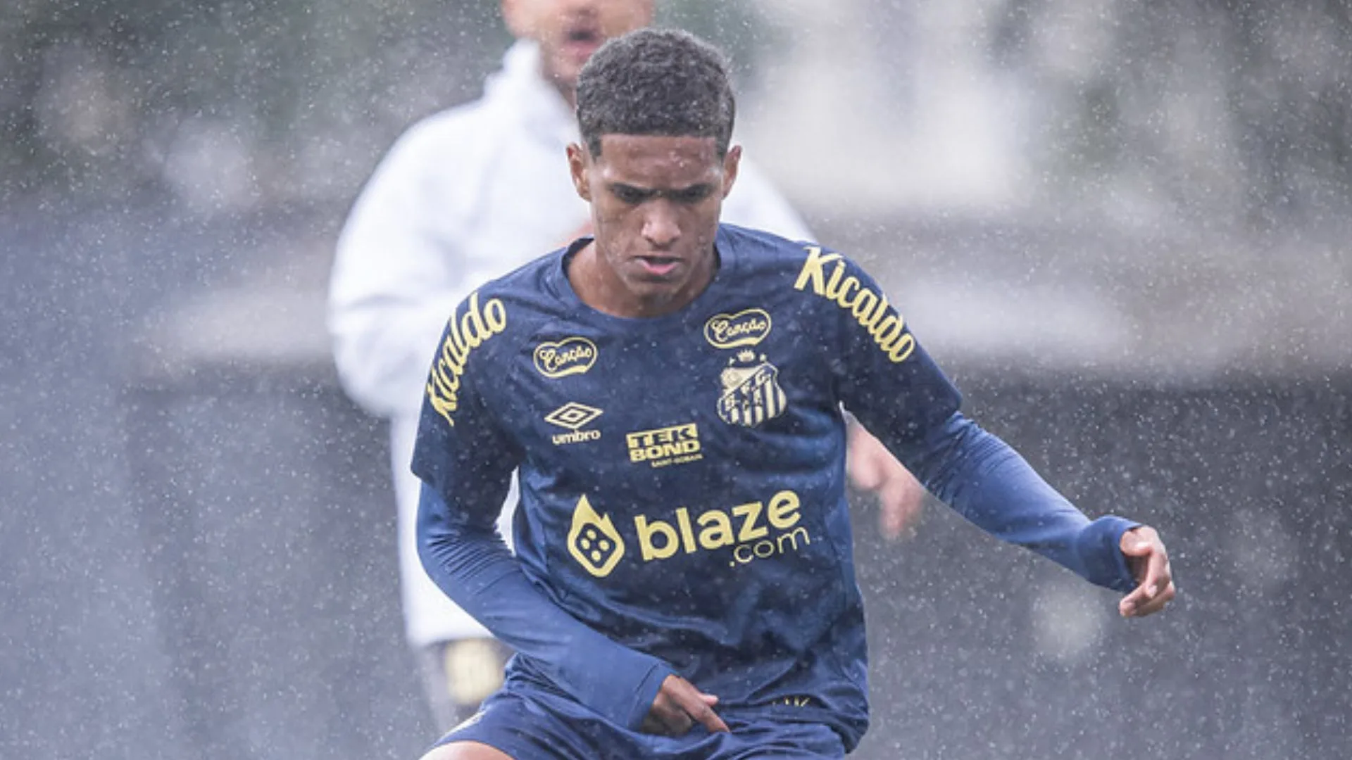 Santos tem joia pretendida por Chelsea e Barcelona, diz jornal