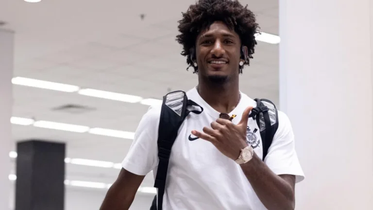 Corinthians renova empréstimo do atacante Talles Magno até o fim do ano