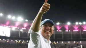 Dono do Botafogo mira nova aquisição no futebol inglês