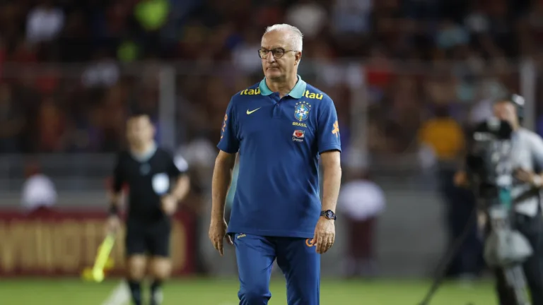 Tiago Leifert critica escolha de Dorival Júnior em jogo da seleção brasileira: “Não consigo entender”