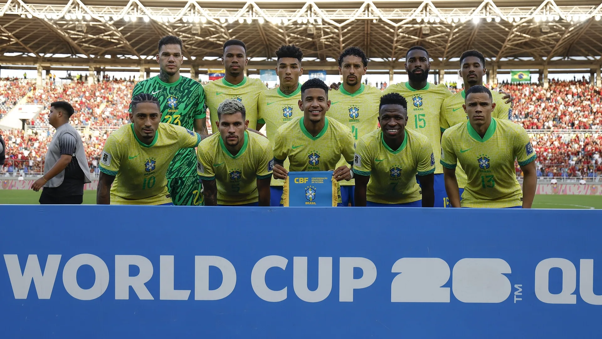 Tiago Leifert aponta posicionamento diferente de jogador na seleção brasileira e no clube: “Sacrifício”