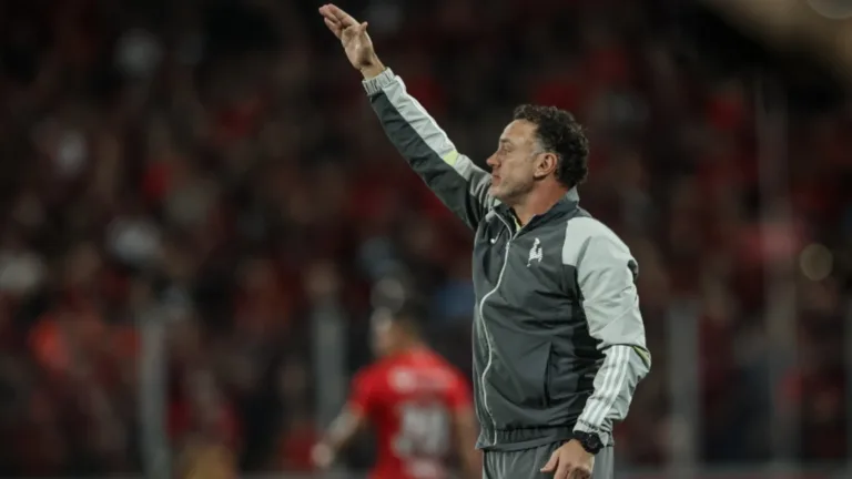 Torcedores do Atlético-MG indicam técnico substituto para Milito: “Salvar o ano”