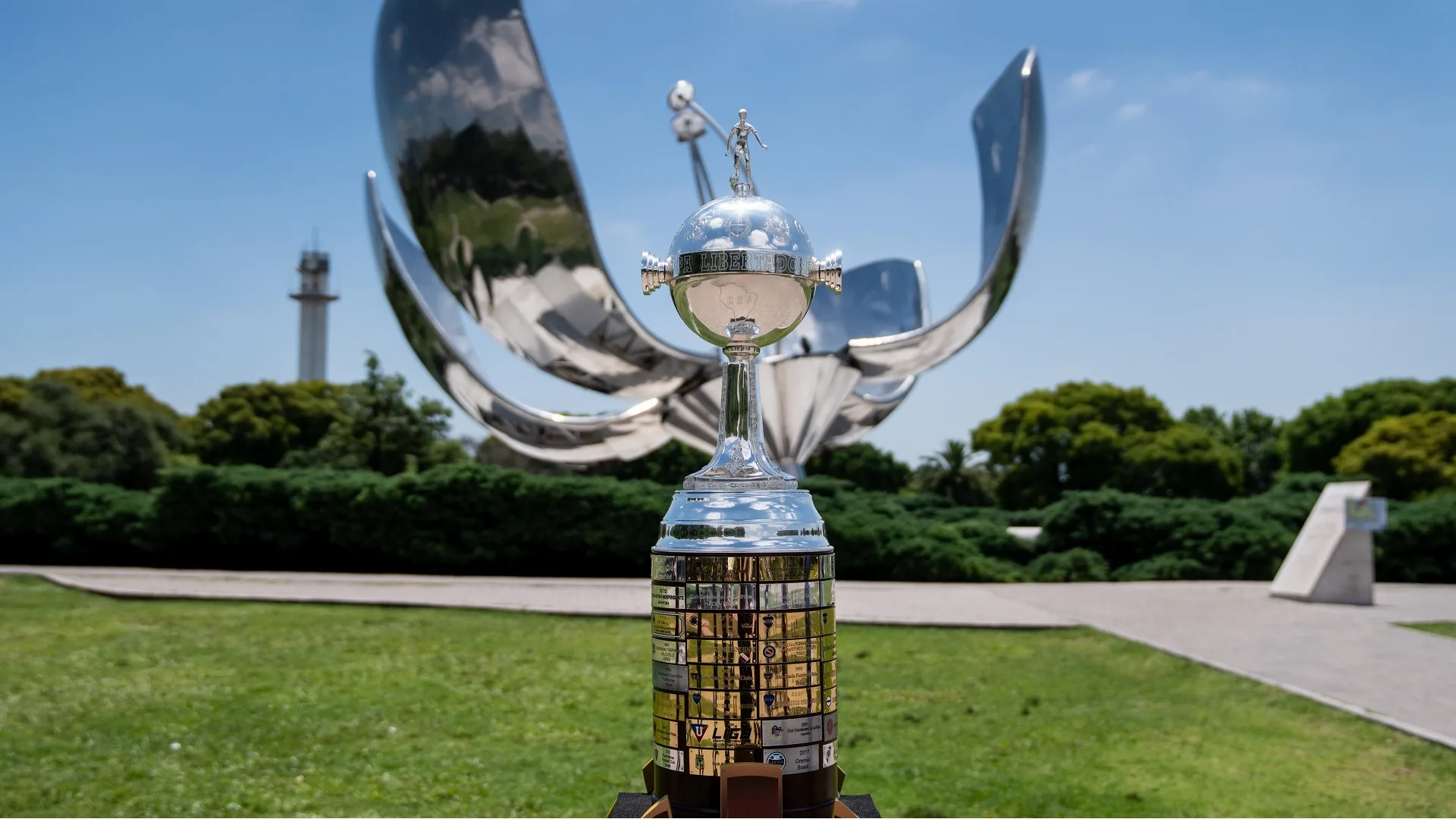 Torcedores argentinos cravam campeão da Libertadores entre Atlético-MG x Botafogo