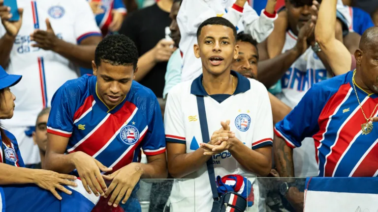 Torcedores são alvo de ação contra a violência no futebol em Bahia x SPFC