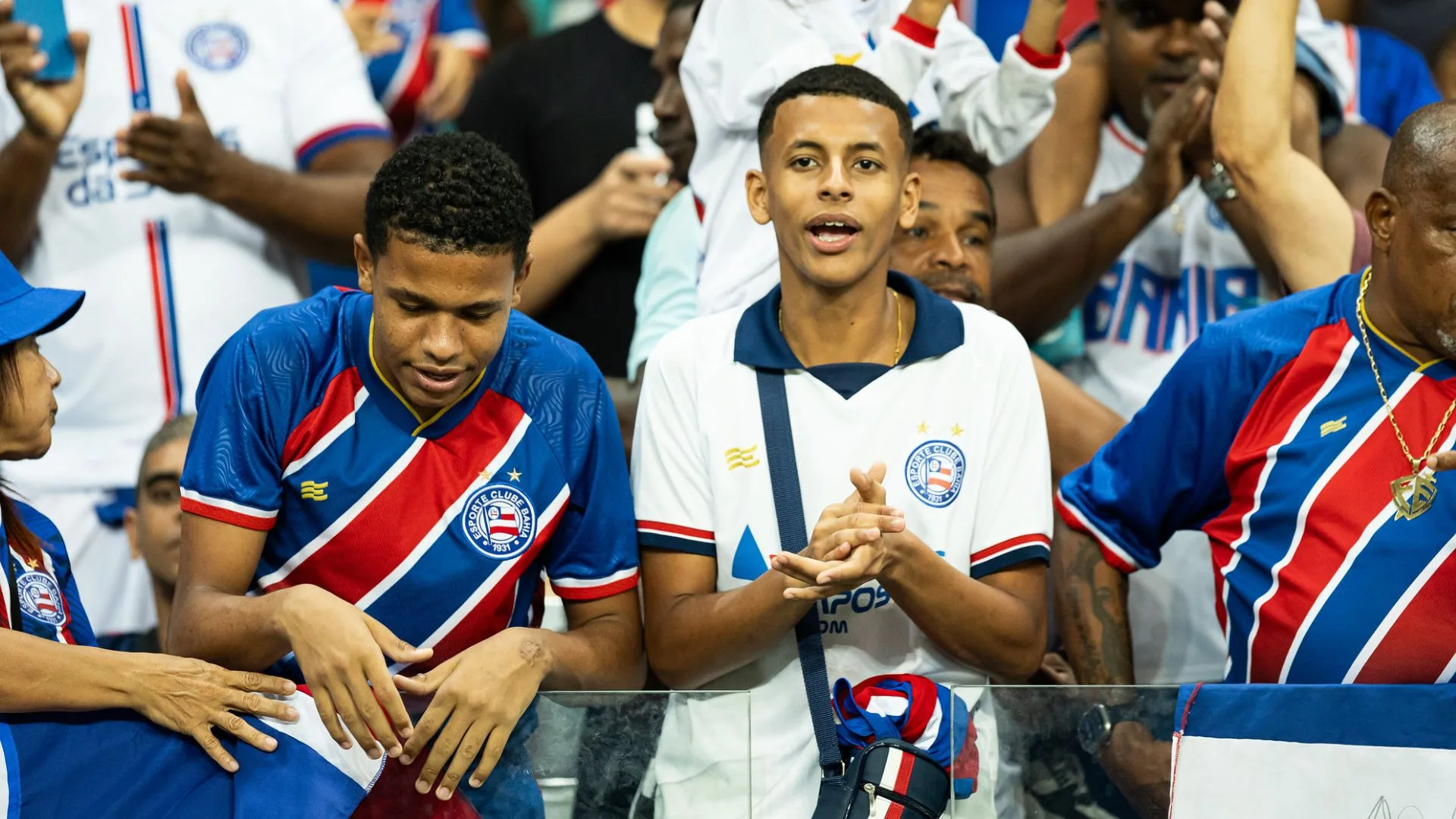 Torcedores são alvo de ação contra a violência no futebol em Bahia x SPFC