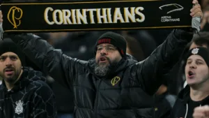 Torcedores do Corinthians apontam culpados por eliminação na Sul-Americana