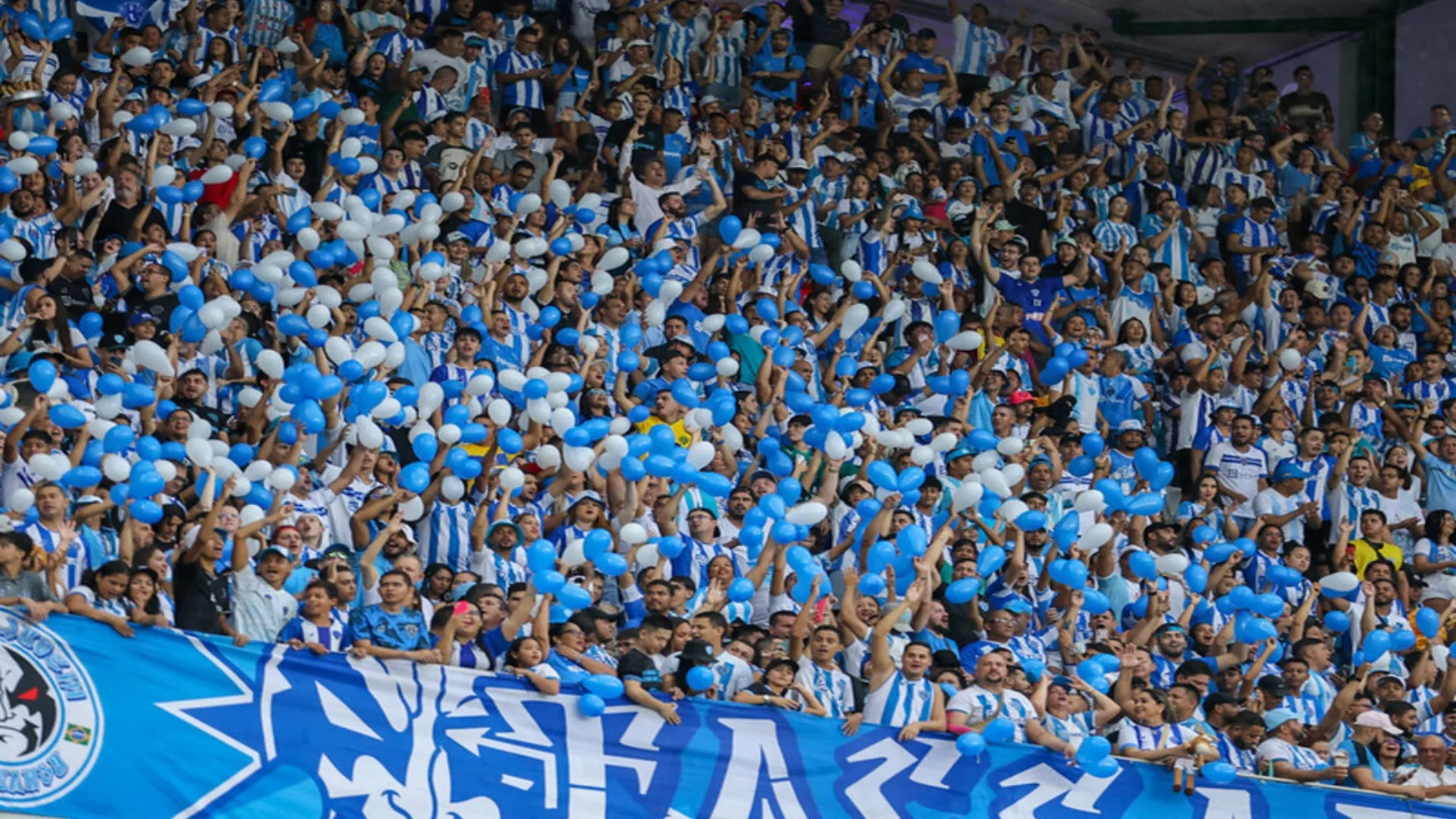 Torcedores do Paysandu cobram permanência de jogador: “Fechem logo”