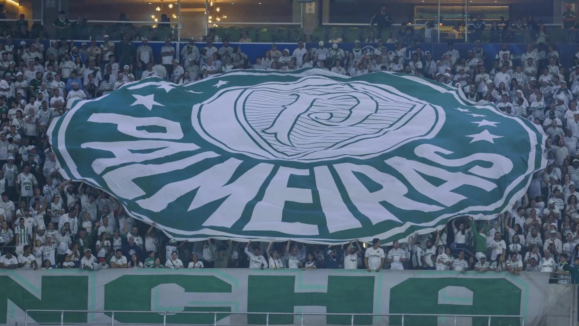 Tiago Leifert critica atitude de torcida organizada do Palmeiras: “Entendem de pedaço de pau