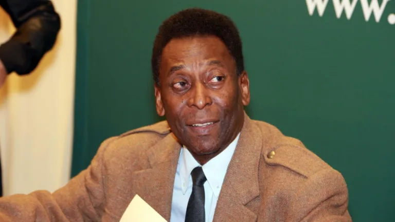 Tostão crava status de Pelé para o futebol mundial